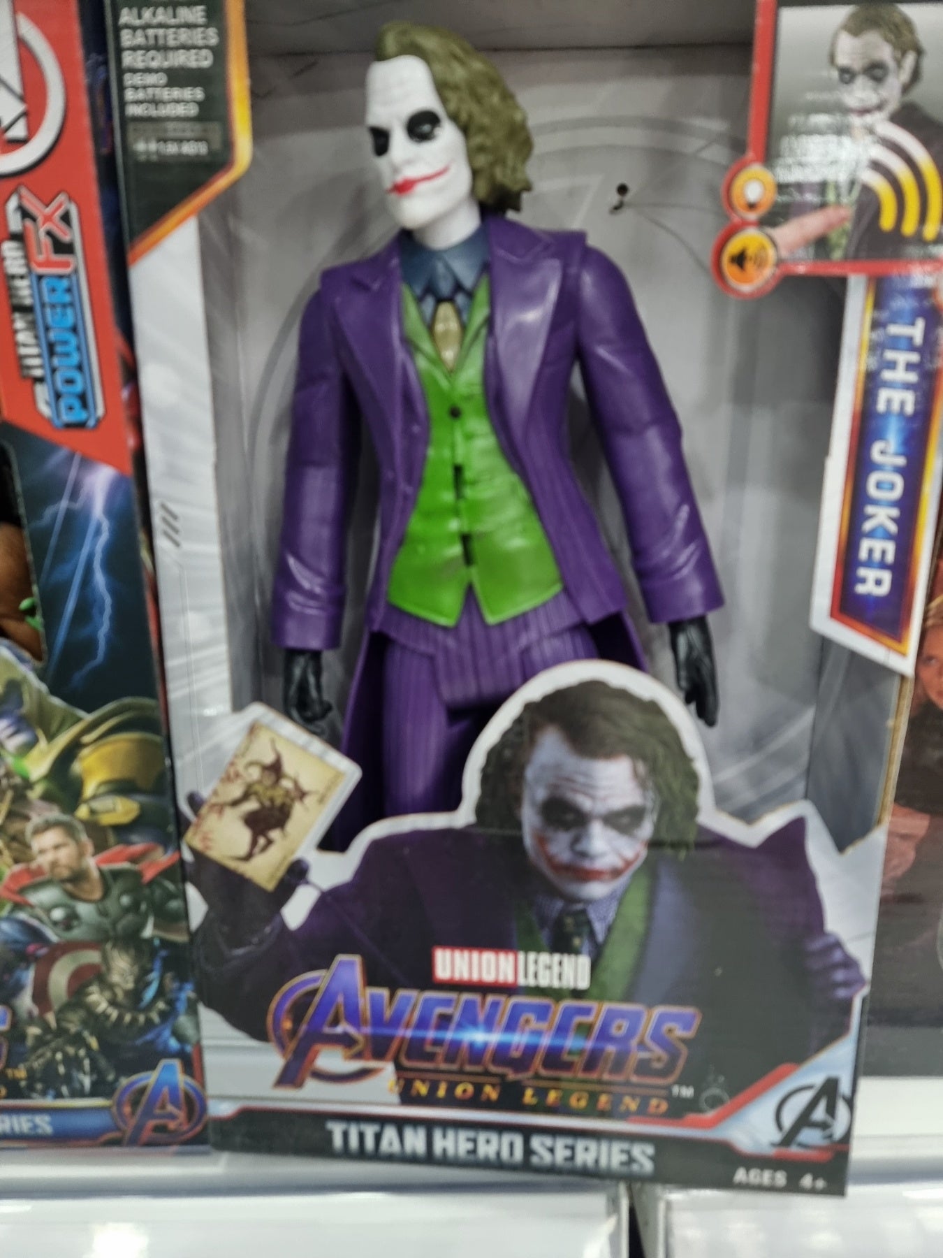 Figura Dzokera Avengers 30cm