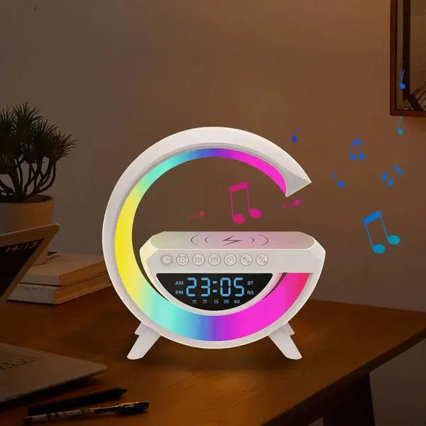 Moderni 3u1 uređaj s RGB LED lampom, bežičnim punjačem i Bluetooth zvučnikom. Uređaj nudi prilagodljivo višebojno osvetljenje, brzo bežično punjenje za pametne telefone i moćan zvuk iz ugrađenog zvučnika. Moderni dizajn s intuitivnim kontrolama čini ga savršenim dodatkom za radne stolove, noćne ormariće ili dnevne sobe.